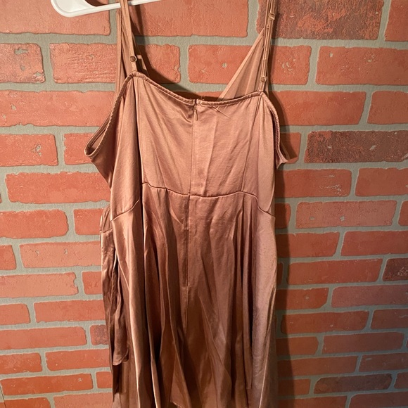 Express Brown/Gold V-Neck Mini Tie dress Size XL - Picture 2 of 4